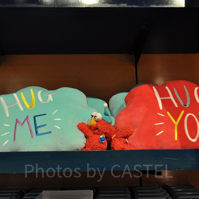HUG ME!! HUG US!!のクッション