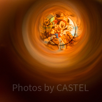 のぞくとミッキーが見えました！（バッグチャーム）