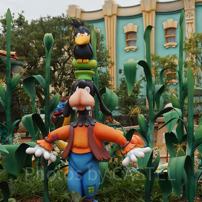 ポップコーンフィギュアでグーフィーが当たったのでとうもろこし畑を訪れました