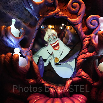 正面に立って何かをするとドレッサーの中にアースラが現れる