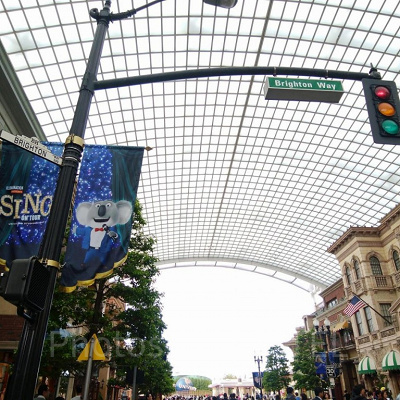 imagUSJのハリウッド大通り／「SING」の旗