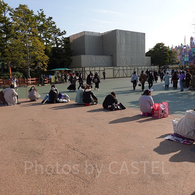 開園直後のトゥーンタウン前
