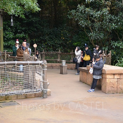 インディ・ジョーンズ・アドベンチャー左奥の喫煙所