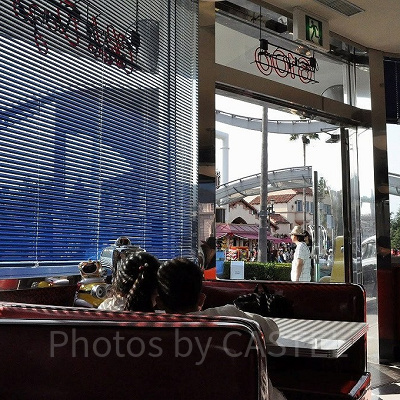 メルズドライブイン店内