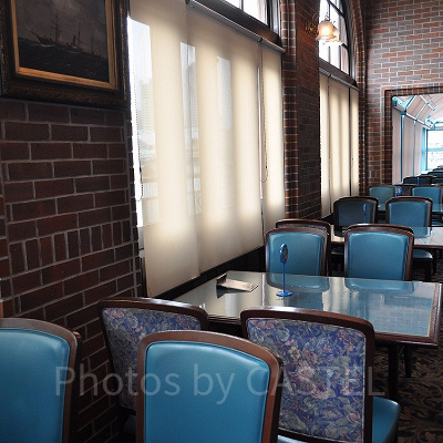 サンジの海賊レストラン店内/窓際席(グループ席)