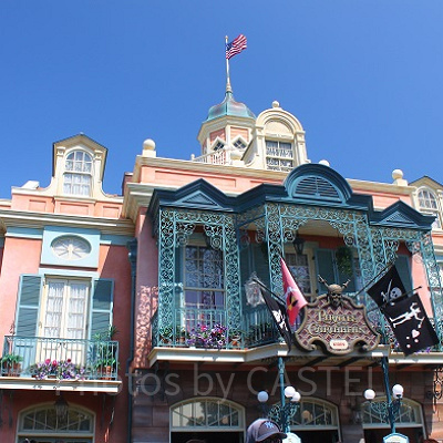 薄暗い雰囲気はカップル向け？