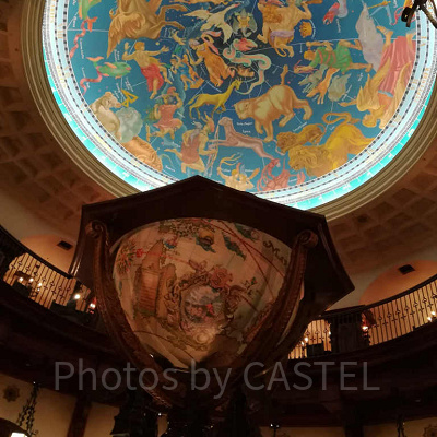 高級感あふれるマゼランズの客席です。