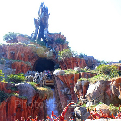 滝つぼに落下するから、涼しそうに見えるけど…？