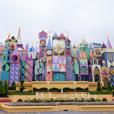 イッツ・ア・スモールワールド