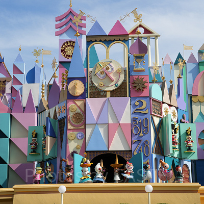 おもちゃのような建物が楽しいイッツ・ア・スモール・ワールド