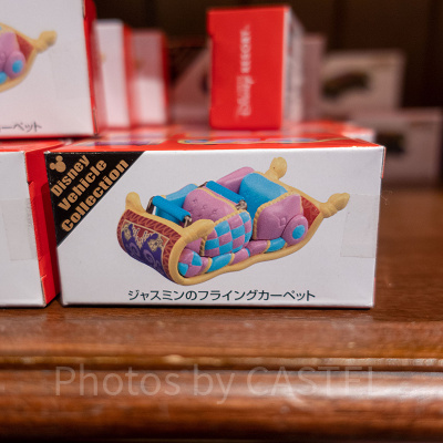 ジャスミンのフライングカーペットのトミカ