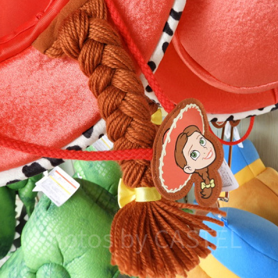 ジェシーは赤毛のおさげつき♪