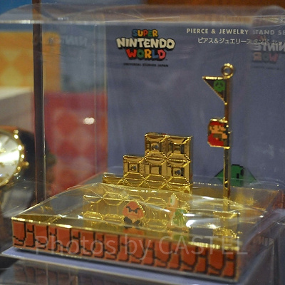 マリオのピアス付きジュエリースタンド