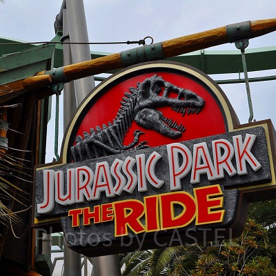 ジュラシックパーク・ザ・ライドの看板