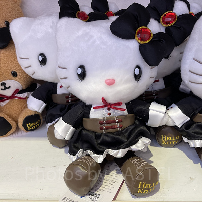 キティのぬいぐるみ（黒ドレス）