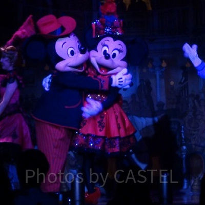 ミニーを思いやるミッキーのように……