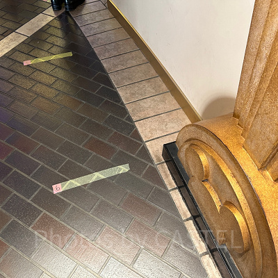 指定の位置に並ぶ