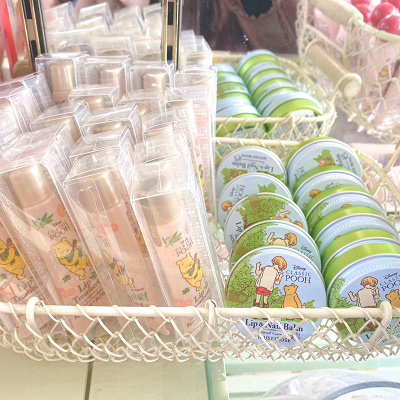 リップトリートメント（左）