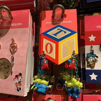 リトルグリーンメンのピアス