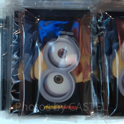 振り返る女性スマートフォンケース