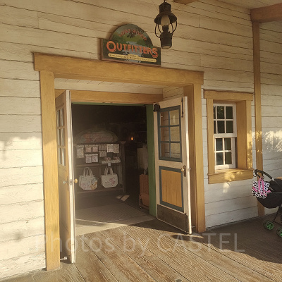 ロストリバーアウトフィッター入り口