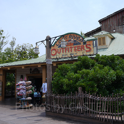 ロストリバーアウトフィッター(東京ディズニーシー)
