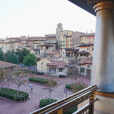 ミラコスタ連絡改札から見る「メインエントランス・ノース」