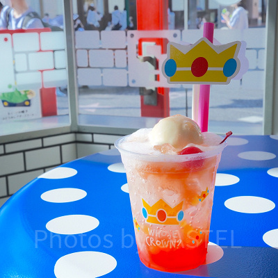 マリオカフェ：ピーチ姫の桃クリームソーダ
