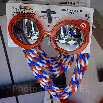 マリオのチェーン付きサングラス