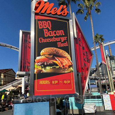 メルズドライブイン看板