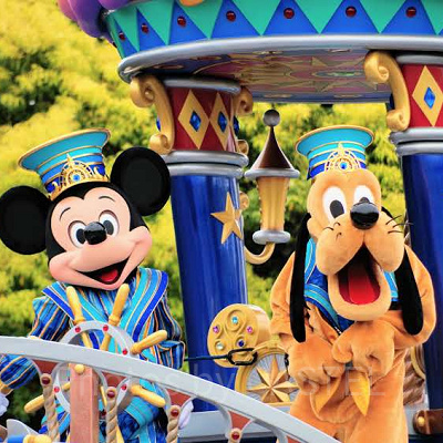 35周年のパレードのミッキーとプルート