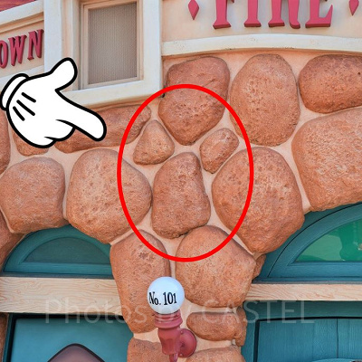 石に隠れミッキー