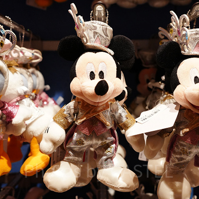 ミッキーぬいぐるみバッジ（ビリーヴグッズ）