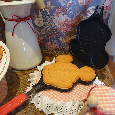 ミッキー型のパンケーキメーカー（4800円）