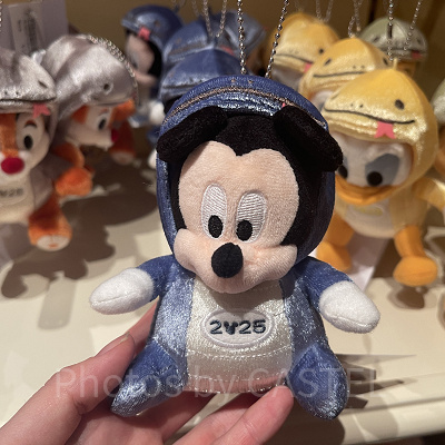 ミッキーぬいぐるみバッジ(ディズニーお正月グッズ2025)