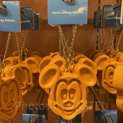 ミッキーワッフルのバッグチャーム（1200円）