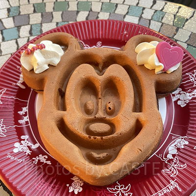 ミッキーワッフル、レモン＆チーズホイップとメイプルソース付き