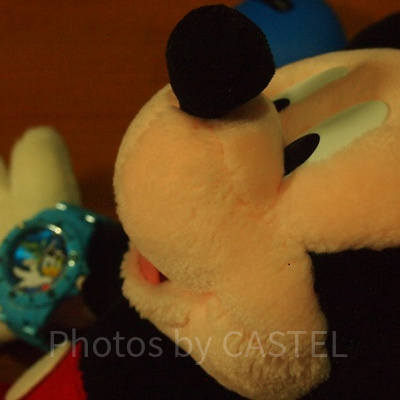 ドナルド時計をつけているミッキー