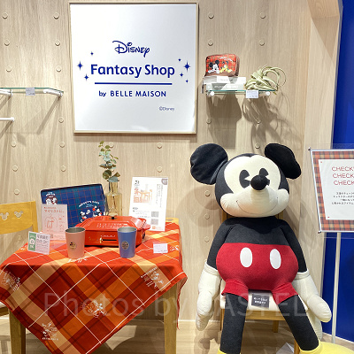 店舗入口ではミッキーがお出迎え！
