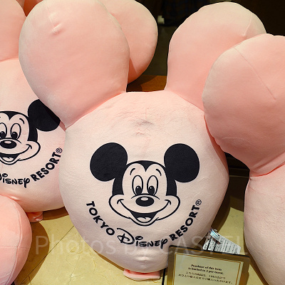 ミッキーのバルーン型クッション（2500円）