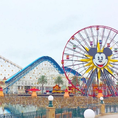 カリフォルニア・アドベンチャーのシンボルでもあるミッキーの観覧車