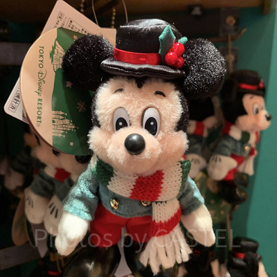 開園当時のクリスマスの衣装を着たミッキーのぬいば