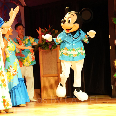 ミッキーのレインボールアウ：ミッキーと仲間たちの登場