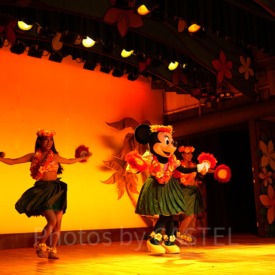 ミッキーのレインボールアウ：ミニーのフラダンス