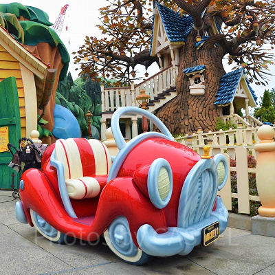 ミッキーの赤い車