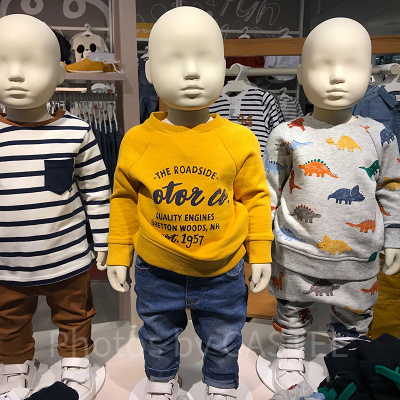 ジーパンでミニオンバウンドファッション