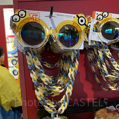 ミニオンのチェーン付きサングラス