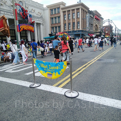 ミニオンクールファッションショー／アメイジングスパイダーマンストア前