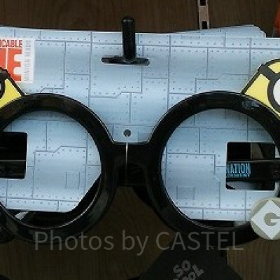 ミニオンの伊達眼鏡/ミニオンパーク前のカートで撮影