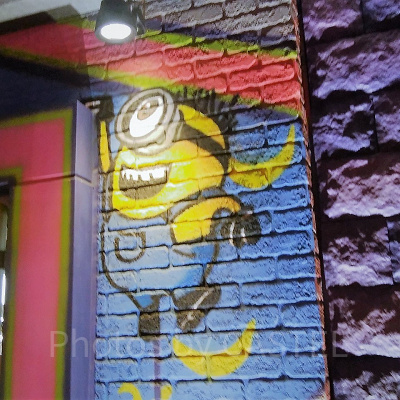 ミニオンパークのミニオンの壁画